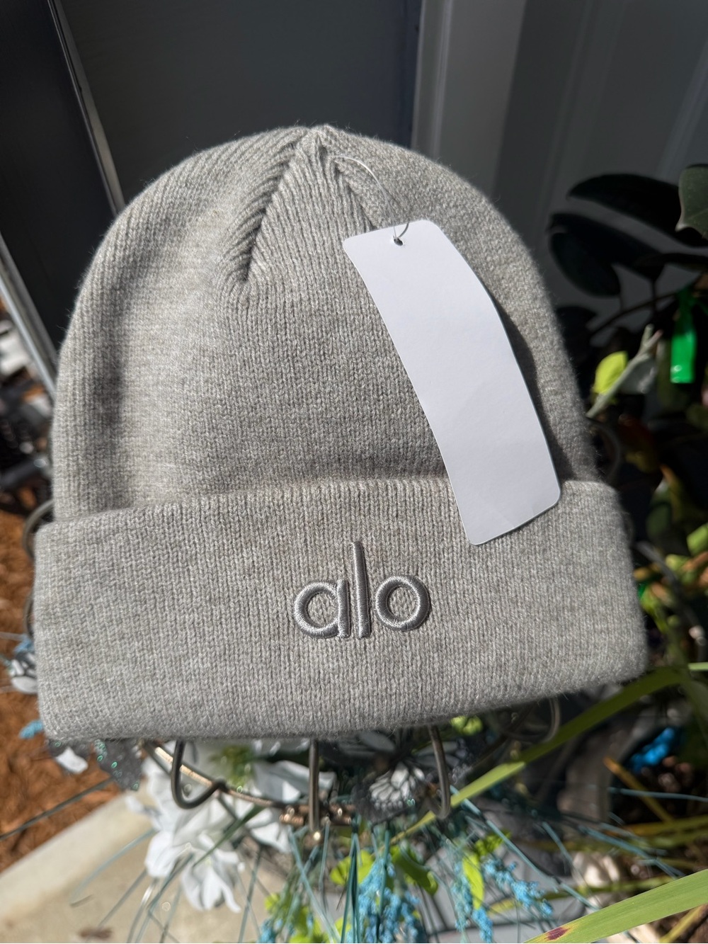 ALO Yoga Ribbed Beanie Hat - Light Gray - Picture 12 of 15